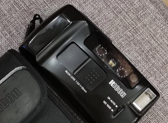 《探索以理光R10胶片相机的魅力》（重温胶片摄影的经典邂逅以理光R10）
