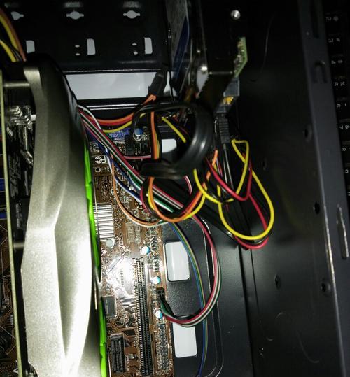 电脑开不了机，检查电源接线是关键（解决电脑无法启动的常见问题之一，电源接线）